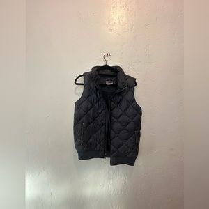 Patagonia women’s down puffy vest